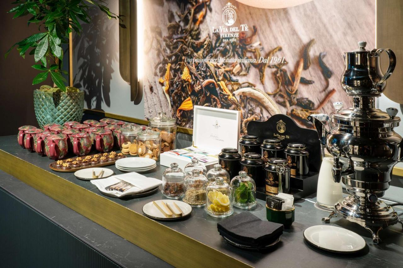 Radisson Collection Hotel, Palazzo Touring Club Mailand Exterior foto A selection of teas at the airport lounge of the Munich Airport Center