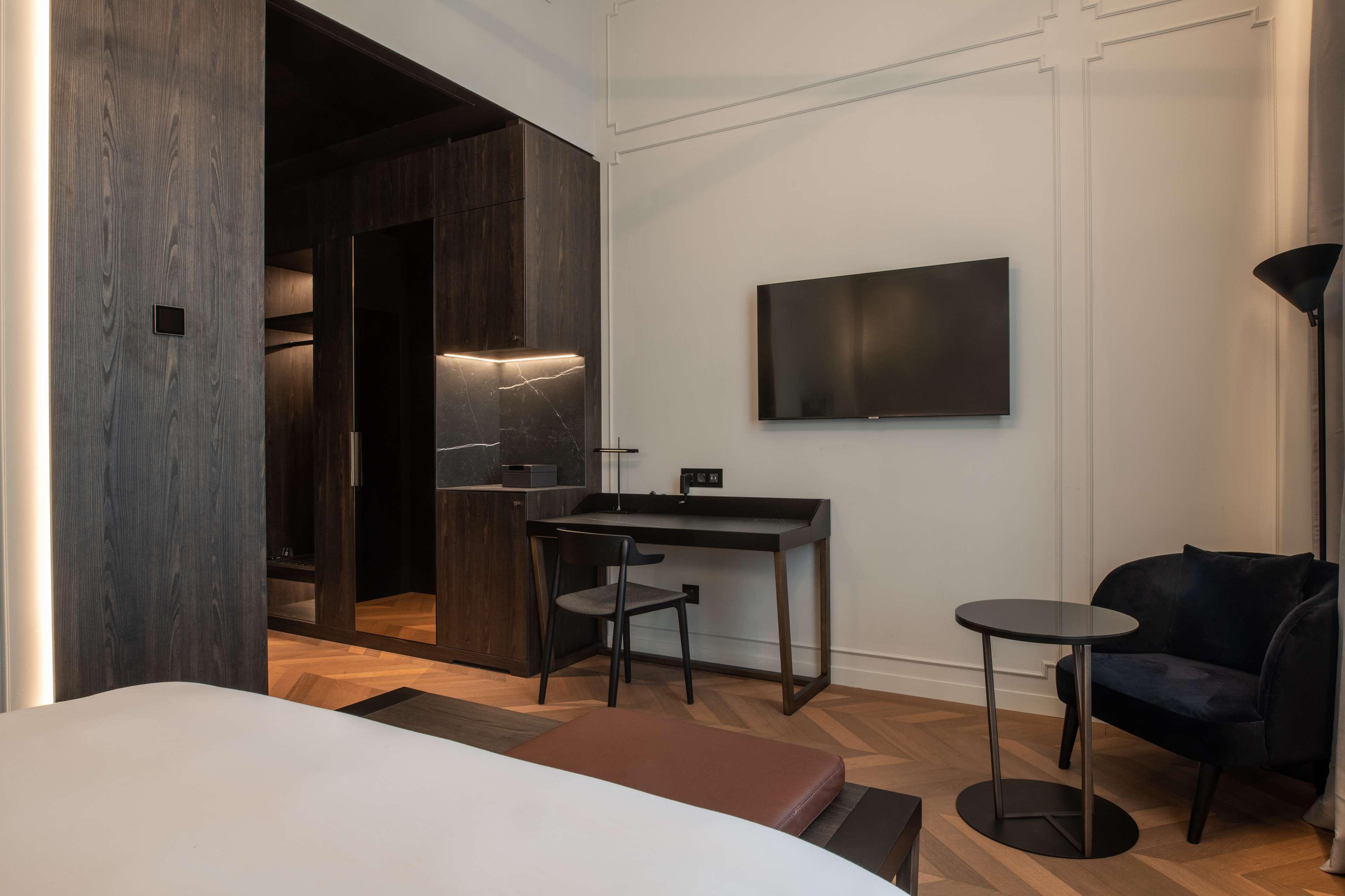 Radisson Collection Hotel, Palazzo Touring Club Mailand Exterior foto A room at the hotel