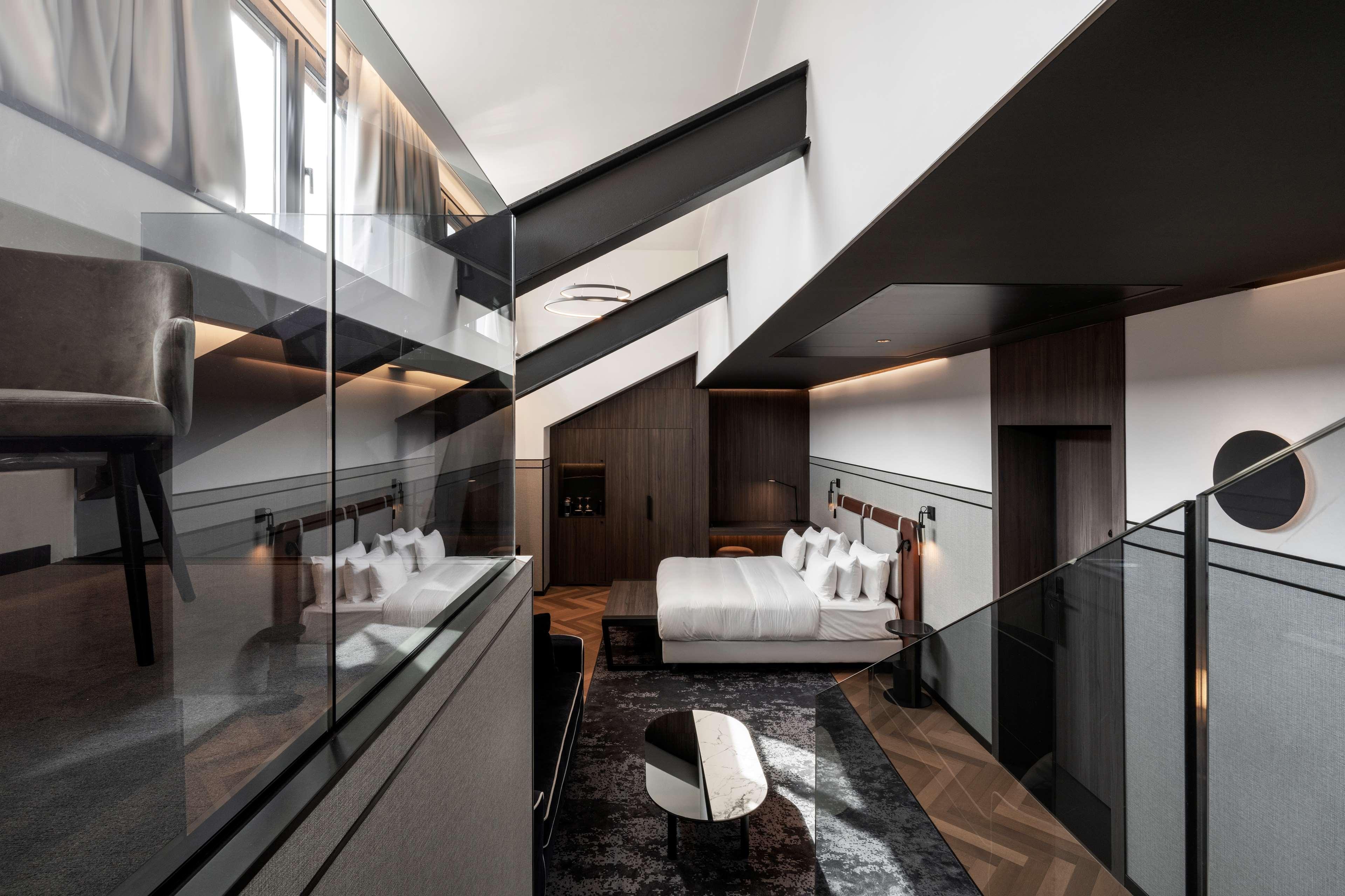 Radisson Collection Hotel, Palazzo Touring Club Mailand Exterior foto The Standard London