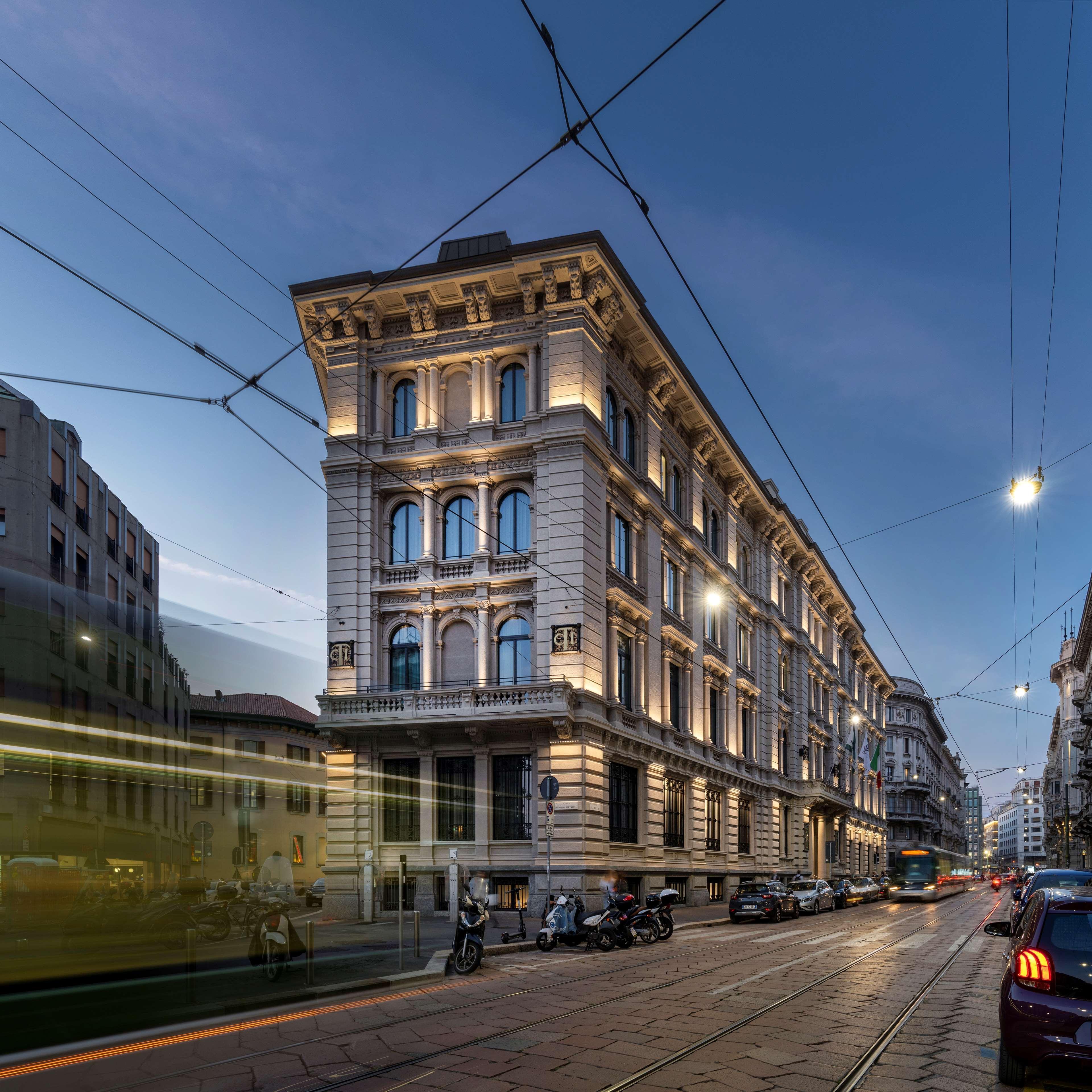 Radisson Collection Hotel, Palazzo Touring Club Mailand Exterior foto The Milan headquarters of the company