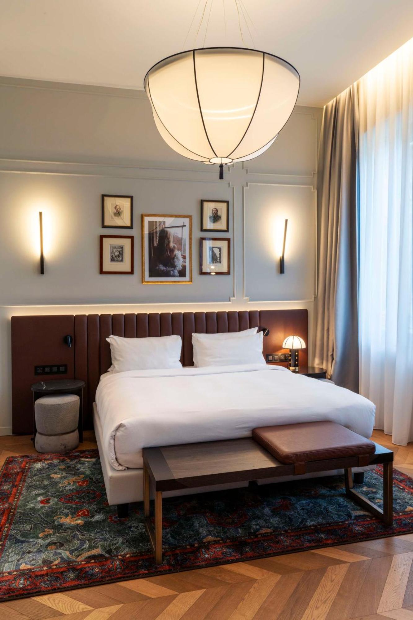 Radisson Collection Hotel, Palazzo Touring Club Mailand Exterior foto A bedroom at the hotel