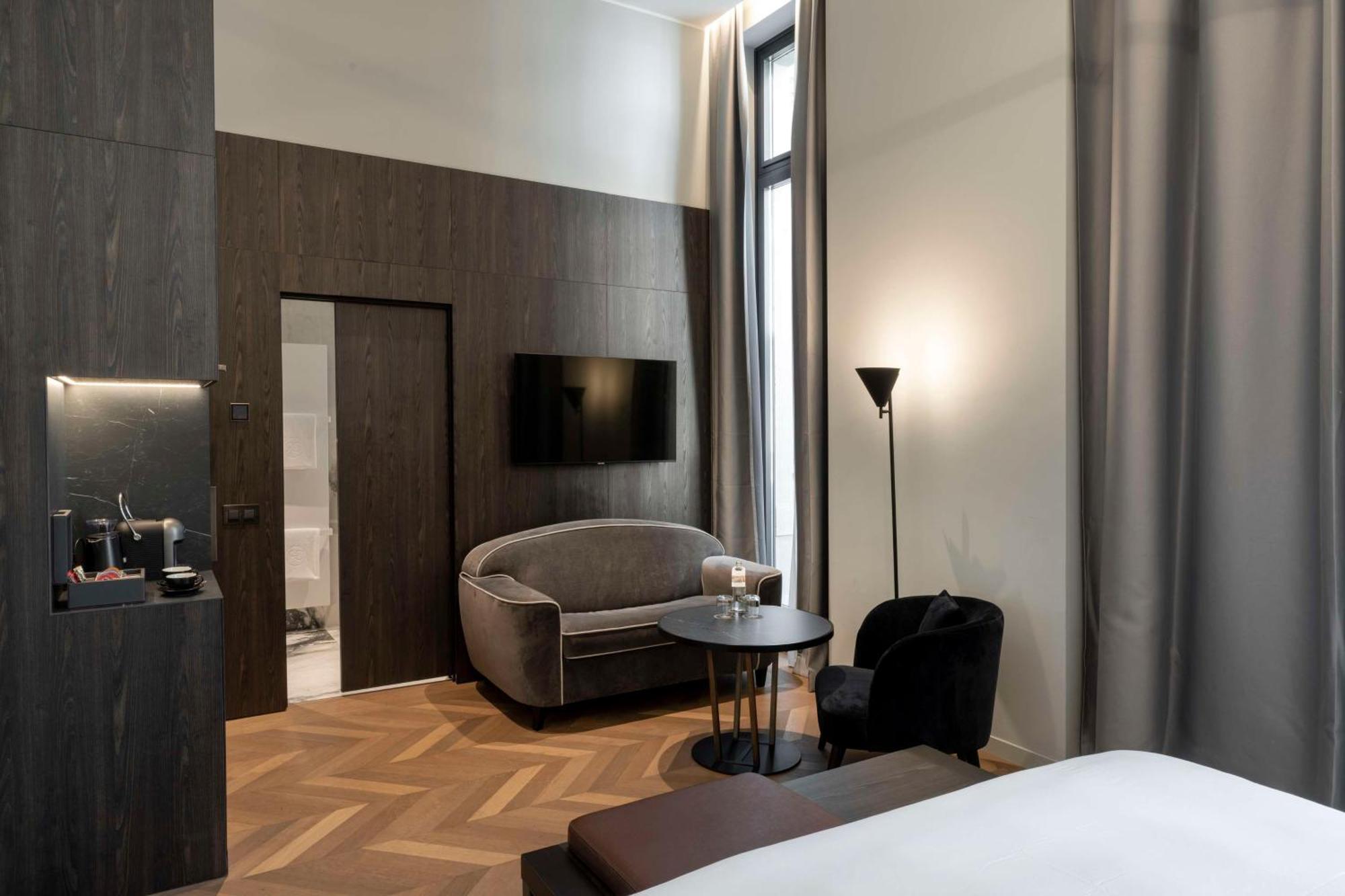 Radisson Collection Hotel, Palazzo Touring Club Mailand Exterior foto A room at the hotel