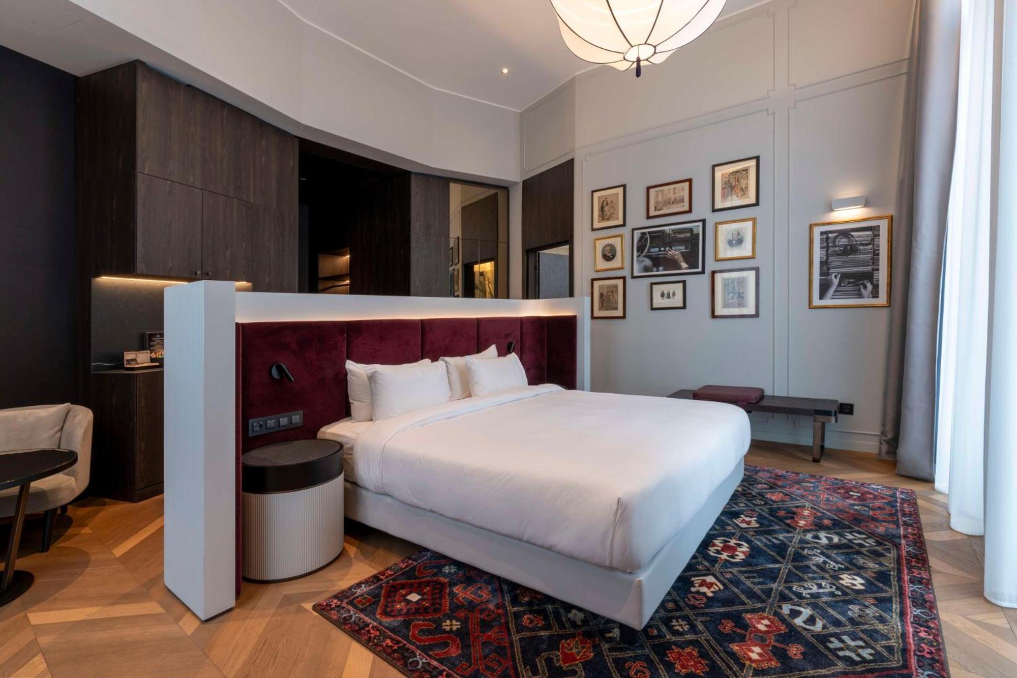 Radisson Collection Hotel, Palazzo Touring Club Mailand Exterior foto A bedroom at the hotel