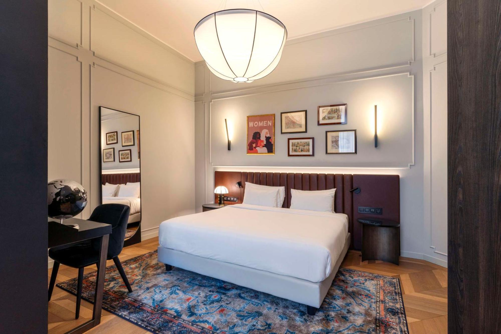 Radisson Collection Hotel, Palazzo Touring Club Mailand Exterior foto A bedroom at the hotel