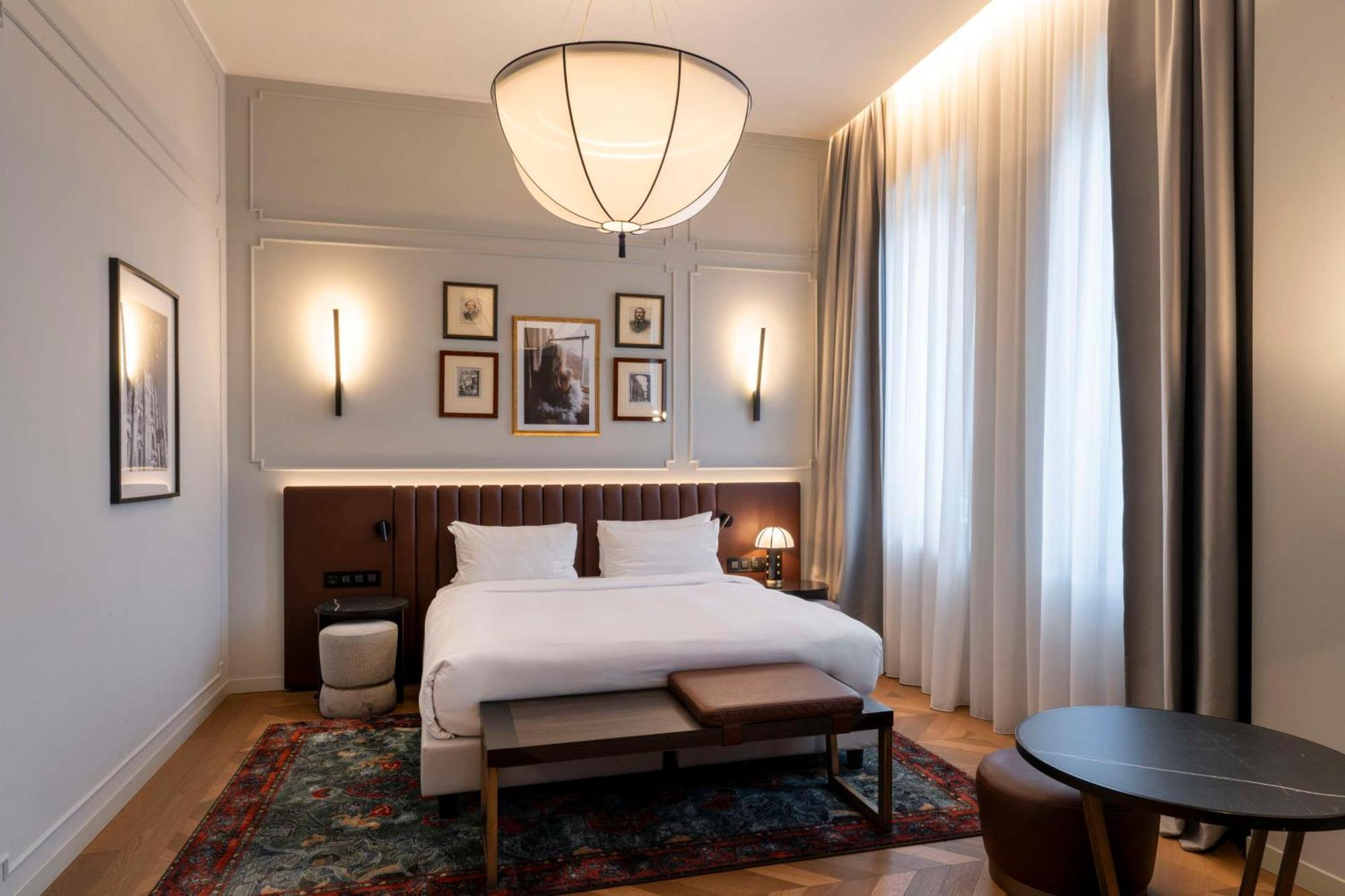 Radisson Collection Hotel, Palazzo Touring Club Mailand Exterior foto A bedroom at the hotel