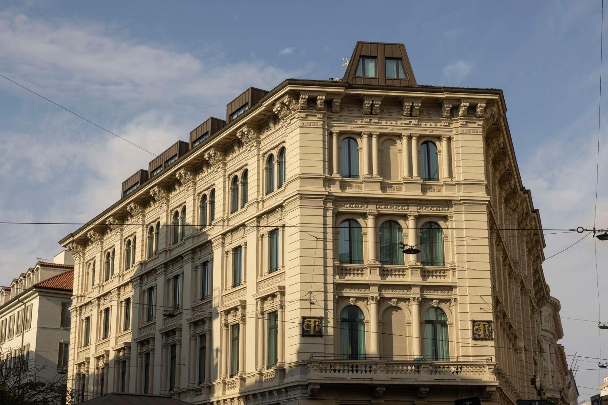 Radisson Collection Hotel, Palazzo Touring Club Mailand Exterior foto The headquarters of the company in Milan